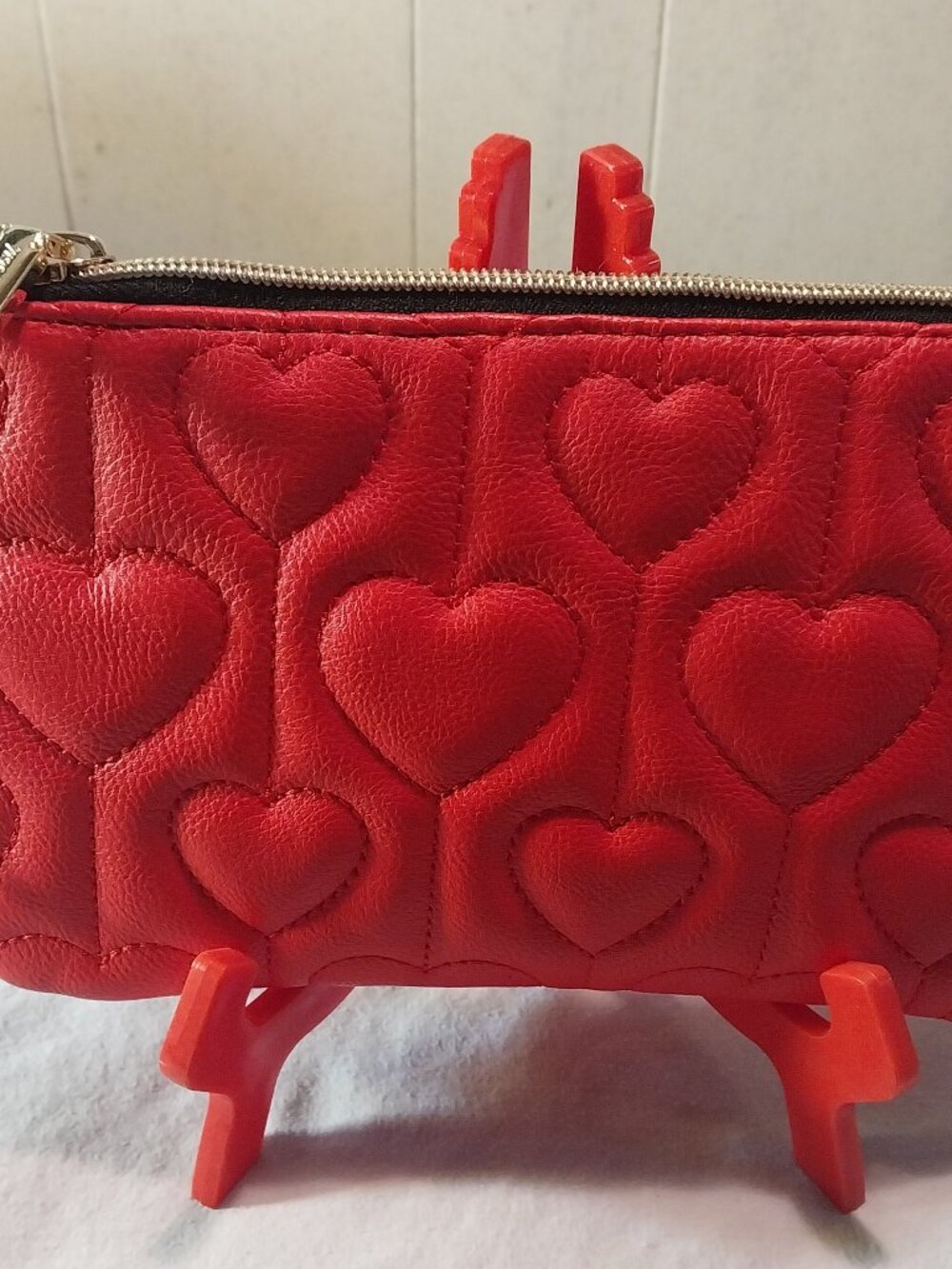 NWT Betsey Johnson Charging Crossbody Wristlet - Picture 7 of 8